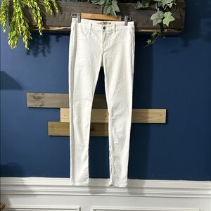 Hollister White Super Skinny Jeans NWOT Sz 1R. 25/31